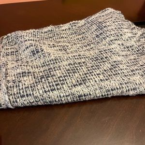 Blue and white cocogio wrap